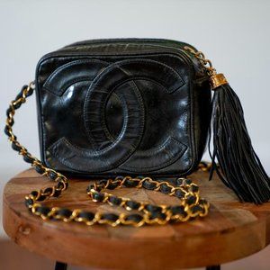 1985-1990 Vintage CHANEL Shoulder Bag w/ Tassel